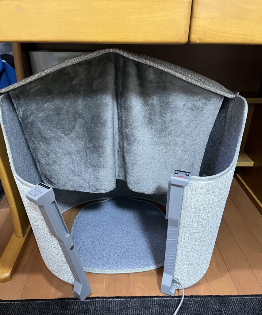 デスク下のパネルヒーター、入口開放